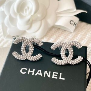 ✨CHANEL 21C XL crystal studded earrings ✨